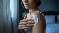 Apakah Sunscreen Boleh Dipakai Malam Hari? Ini Fakta dan Penjelasan Ahlinya