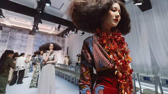 Ivan Gunawan Bawa Sekar Jagat Ke Runway The Langham, 35 Look Bernapas Modern