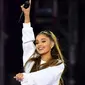 Taka hanya itu, ia pun menggelar konser amal yang menghasilkan uang sebanyak 3 juta poundsterling atau setara dengan Rp 50 miliar. Setelah acara itu, Ariana pun mendapat gelar kehormatan. (AFP/Bintang.com)