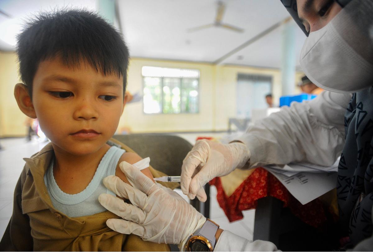 Bulan Imunisasi Anak Sekolah