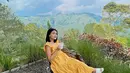 Tania Putri merupakan pemeran Helen dalam sinetron Kepompong yang sempat membuat namanya populer. Pada tahun 2008 hingga 2011 ia eksis di dunia hiburan dengan aktingnya yang mengisi sinetron hingga sitkom bersama Sule. Namun sejak saat itu ia pun vakum di dunia hiburan dan sempat aktong kembali dalam film Persahabatan Bagai Kepompong pada tahun 2021. (Liputan6.com/IG/@taniaputri1707)