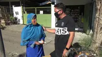 Aksi Sosial Warga Surabaya Ini Bikin Haru Penjual Jamu