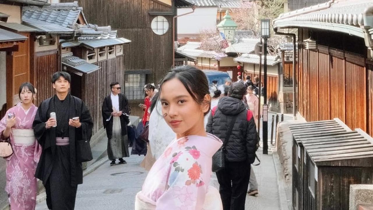 Potret Cantik Lyodra Lliburan ke Jepang, Outfit Kimono Bikin Makin Kinclong