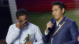 Pelatih Timnas Indonesia U-16, Bima Sakti, saat acara Indonesian Soccer Awards 2019 di Emtek City, Jumat (10/1/2020). Timnas Indonesia U-16 memensiunkan nomor punggung dua yang sebelumnya dipakai oleh Alfin Lestaluhu. (Bola.com/M Iqbal Ichsan)