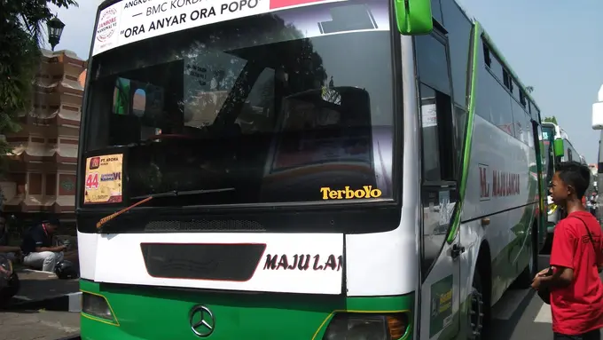 [Bintang] Demam Klakson Telolet, Netizen Ini Bikin Lagu Om Telolet Om!