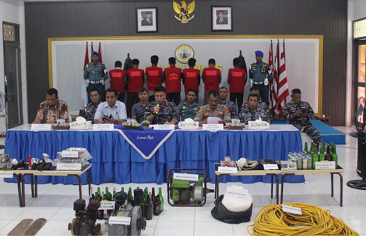 FOTO: TNI AL Amankan Kapal KM Rezeki, Gunakan Bom untuk Tangkap Ikan