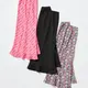 Maxi skirt kembali mencuri perhatian berkat desainnya yang nyaman dan mudah dipadukan. Fashion item ini cocok dikenakan dalam berbagai kesempatan. (Foto/Dok: Uniqlo)