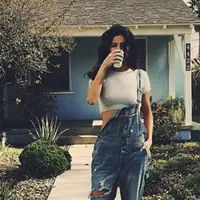 Kabar soal Selena  Gomez dan The Weeknd memang tak ada habisnya, namun hubungan yang baru seumur jagung itu harus terpisahkan oleh jarak. Pasangan ini harus menjalani hubungan jarak jauh atau LDR. (Instagram/selenagomez)