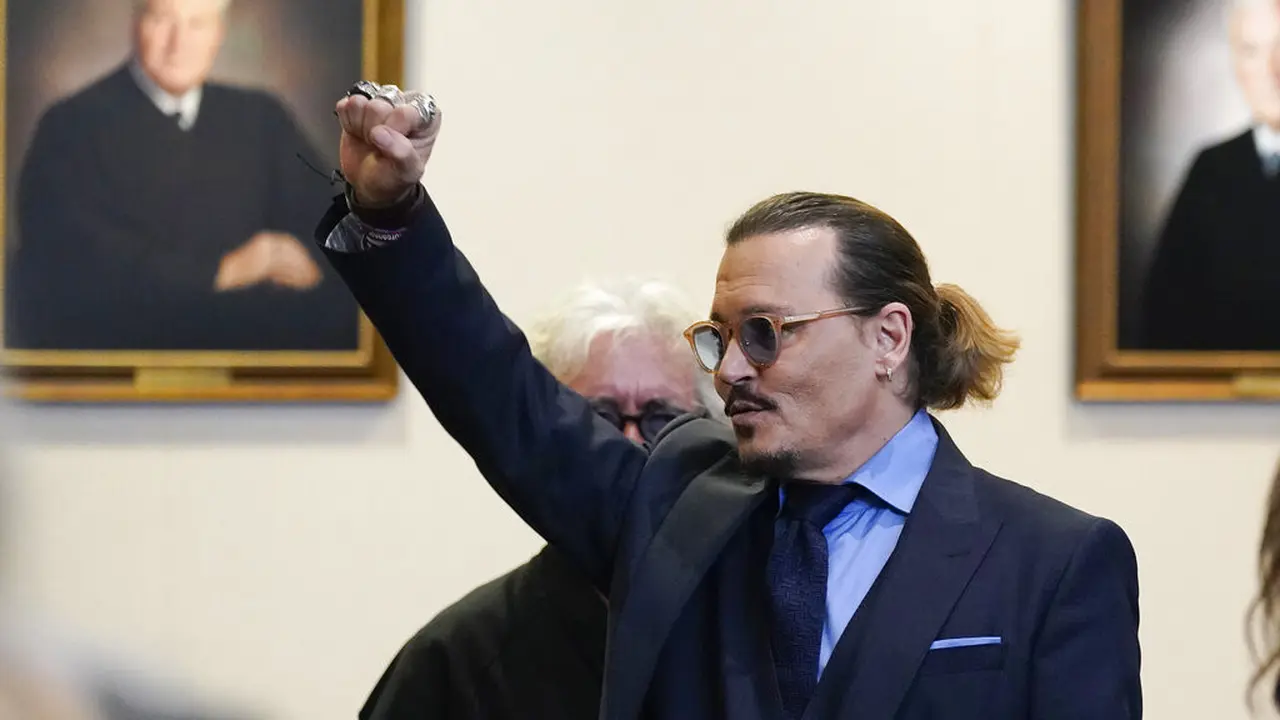 Johnny Depp menang lawan Amber Heard di persidangan. (AP Photo/Steve Helber, Pool)