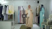 Manfaatkan blouse polos di lemari Anda dengan 3 styling ini untuk dapatkan koleksi modest wear yang stylish