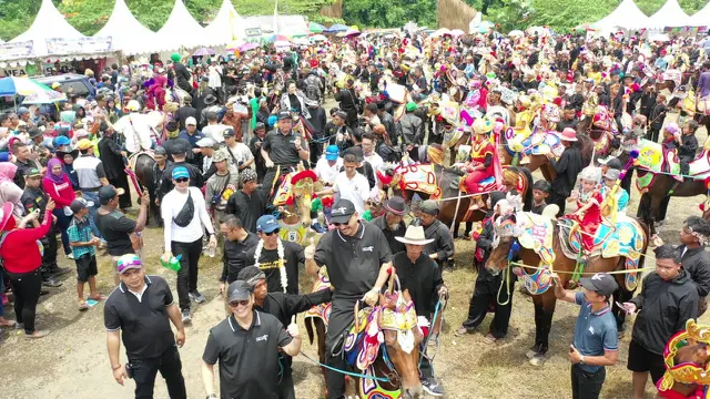 300 Kuda Renggong kolosal