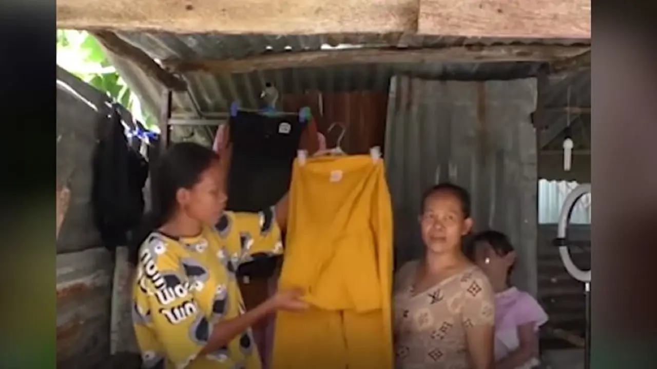 Penjual baju bekas