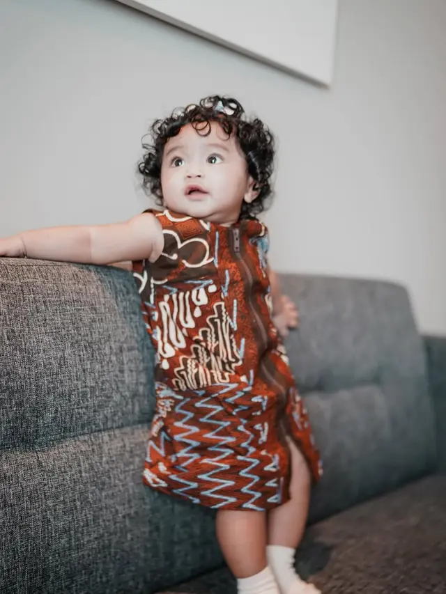 Model Baju Adat Jawa di Pemotretan Keluarga Siti Badriah (Instagram/@krissitifam)