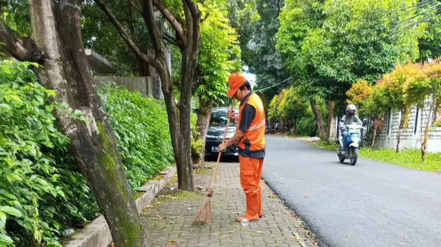 Ketika Sarjana Pilih Jadi Pasukan Oranye di Tengah Sulitnya Mencari Kerja