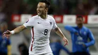 Mathieu Valbuena mencetak gol kemenangan Prancis atas Portugal (JOSE MANUEL RIBEIRO / AFP)