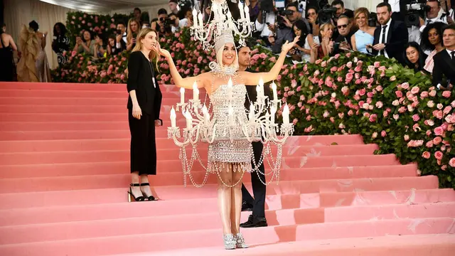 Adu Gaya Penampilan Seleb Hollywood di Met Gala 2019