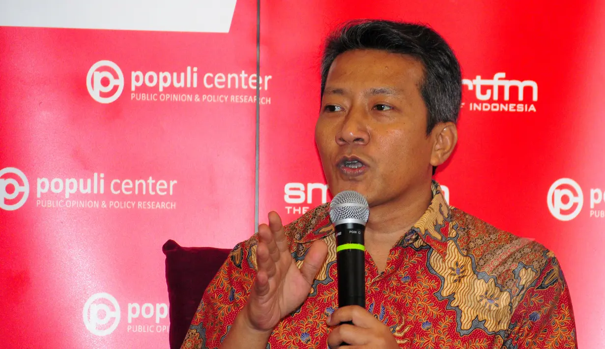Cyber bidang Hukum Kemenko Polhukam, Edmon Makarim saat menjadi pembicara dalam acara diskusi 'Mengapa Blokir Situs Online?' di kawasan Menteng, Jakarta, Sabtu (4/4/2015). (Liputan6.com/Yoppy Renato)