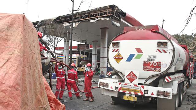 Truk Tangki yang Terbakar di SPBU Jagakarsa