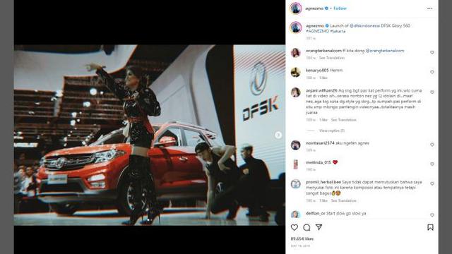 Kumpulan Potret Keren Agnez Mo Berpose dengan Mobil Mewah (@agnezmo/Instagram)