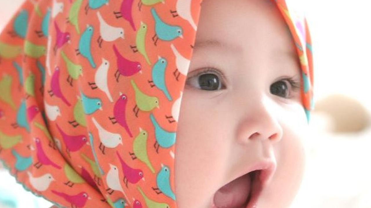 99 Nama Anak Perempuan Lahir di Bulan Februari, Punya Arti Manis & Penuh Makna