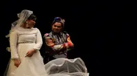 Teater Abang None menggelar pertunjukan ke-10 di Graha Bakti Budaya dengan konsep teatrikal