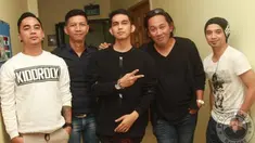 Tak main-main untuk menjadi wakil rakyat, Pasha rela meninggalkan band yang membesarkan namanya, Ungu.