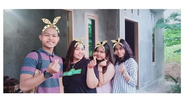 Foto Netizen Saat Enggak Sengaja Pakai Filter Ini Bikin Senyum-senyum