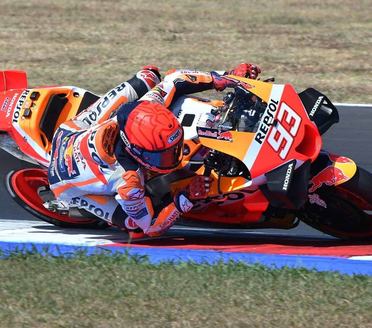 Dia berhasil memenuhi targetnya musim ini dalam main race MotoGP San Marino di Sirkuit Misano, Minggu (10/9/2023). <br><br>Untuk pertama kalinya pada 2023, rider Repsol Honda ini berhasil finis ketujuh di main race, usai secara mengejutkan memilih pakai b