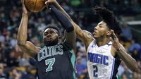 Elfrid Payton memblok tembakan Jaylen Brown (AP)