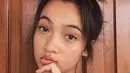 Menjadi seorang publik figur, penampilan Megan Domani tak lepas dari sorotan publik. Meski kerap tampil memukau di depan kamera, bintang sinetron Cinta Karena Cinta ini tak segan tampil natural tanpa makeup. Saat tidak syuting, Megan terlihat sederhana tanpa riasan.(Liputan6.com/IG/@megandomani1410)