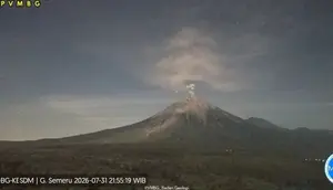 Semeru Erupsi Lima Kali, Zona Bahaya hingga 13 Kilometer