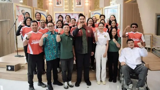 Bertugas di Kemenpora, Ini 7 Potret Mikha Tambayong Bersama Para Atlet