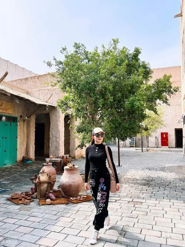 10 Gaya Kasual Natasha Wilona saat Liburan di Bali hingga Dubai, Selalu Stylish