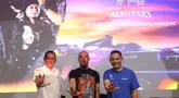 Direktur Bisnis dan Operasional PT Jakarta Propertindo (Perseroda) atau Jakpro, Adi Adnyana bersama Personil Dewa 19, Ahmad Dhani, foto bersama setelah memberikan keterangan pers terkait Jakarta E-Prix 2025 di Taman Ismail Marzuki (TIM), Jakarta Pusat, Selasa (10/6/2025). Formula E dipastikan semakin meriah dengan kehadiran Dewa 19 All Stars sebagai penampil utama. (Bola.com/M Iqbal Ichsan)