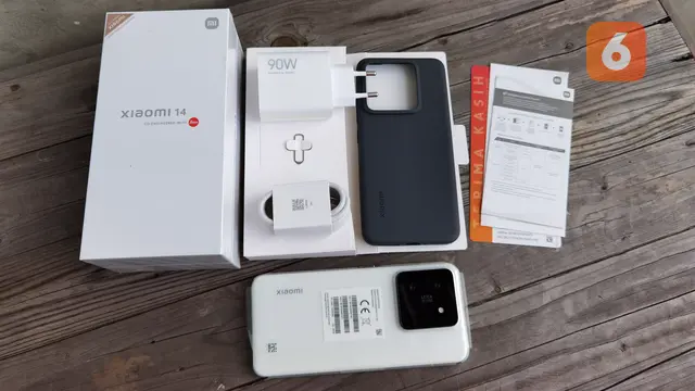 Aksesori pelengkap di dalam boks penjualan Xiaomi 14