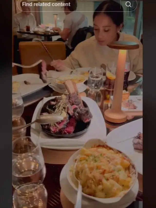 Raffi Ahmad Ajak Asisten Makan di Restoran Merwah di London, Seporsi Bisa sampai Rp7 Juta.  foto: TikTok @ransdailyupdate