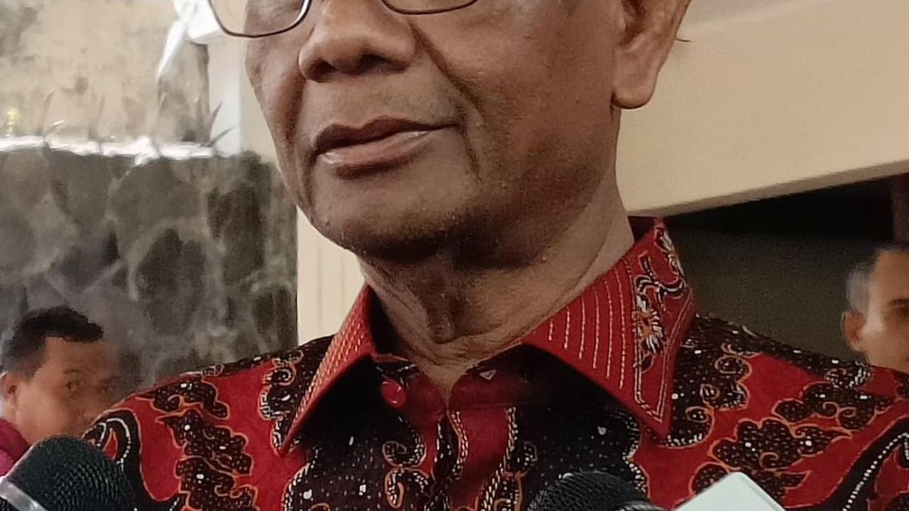 VIDEO: Mahfud Bongkar Isi Curhat Ganjar Usai Dilaporkan Ke KPK Disebut Terima Suap Rp100 M