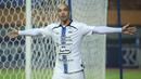 Pemain PSIS Semarang, Bruno Silva melakukan selebrasi usai mencetak gol kedua timnya ke gawang Persebaya Surabaya dalam laga pekan ke-6 BRI Liga 1 2021/2022 di Stadion Wibawa Mukti, Cikarang, Minggu (03/10/2021). (Bola.com/Bagaskara Lazuardi)