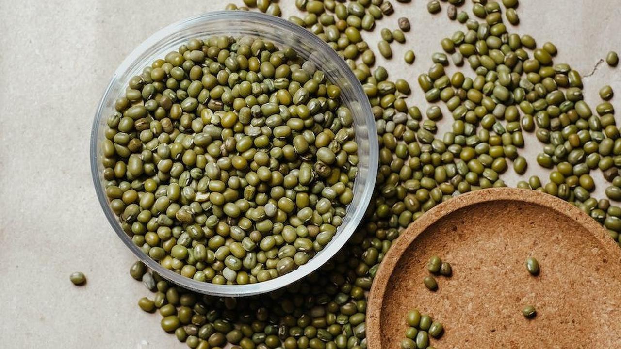 1.&nbsp;Mencegah Cacat Lahir pada Bayi: Asam folat dalam kacang hijau membantu mencegah cacat lahir, termasuk cacat tabung saraf.