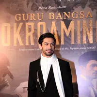 Reza Rahadian hadiri gala premier film 'Guru Bangsa: Tjokroaminoto'. Foto: Galih Satria.