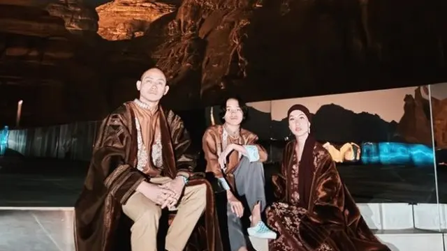 Potret Tiko Aryawardhana, Noah Sinclair, dan BCL (Sumber: Instagram/itsmebcl)