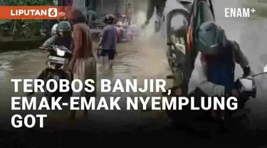 Insiden kecelakaan tunggal dialami seorang emak-emak bermotor di Kampar, Riau. Awalnya emak-emak tersebut berkendara melintasi banjir di Jl. Karya Massa (23/11/2023). Sejumlah warga berusaha mengarahkan pengendara agar tak terjebak di tengah banjir.