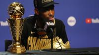 Pebasket OKC, Shai Gilgeous-Alexander pada sesi konferensi pers usai timnya juara NBA. (Justin Ford/Getty Images/AFP)