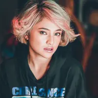 Potret Marshanda dengan Rambut Pendek. (Sumber: Instagram.com/marshanda99)