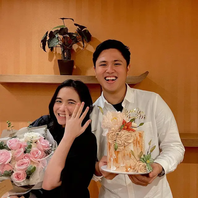 7 Momen Ashilla Zee Eks Girlband Blink yang Dilamar Saat Ulang Tahun