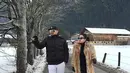 Hari terakhir di tahun 2015 Syahrini berjalan dengan santai di tengah Grindelwald Switzerland, yaitu tempat resort ski di Swiss. Penyanyi cantik ini tampak menikmati hamparan salju yang menjadi pemandangan indah. (via instagram/@princessyahrini)