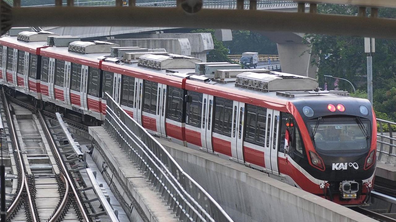 LRT Jabodebek diketahui ada dua rute perjalanan yakni Blue Line untuk rute Cibubur yang melewati Stasiun Dukuh Atas-Cawang-Harjamukti PP dan Green Line untuk rute Bekasi yang melintasi Stasiun Dukuh Atas-Cawang-Halim-Jatimulya PP.