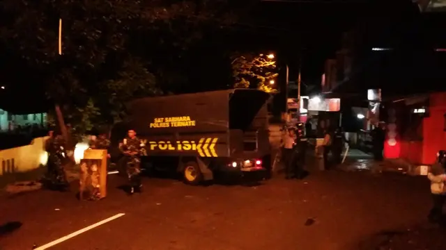 Tawuran warga di Ternate
