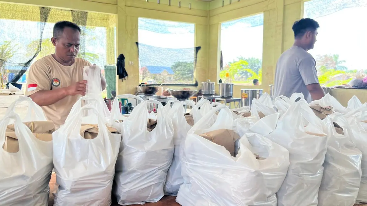 Dapur Umum yang dikelola IPDN menjadi penggerak roda ekonomi di Aceh Tamiang pascabencana banjir.