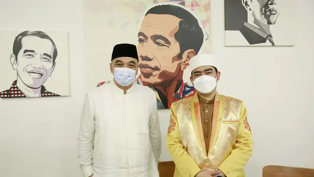 Ustad Solmed berbagi